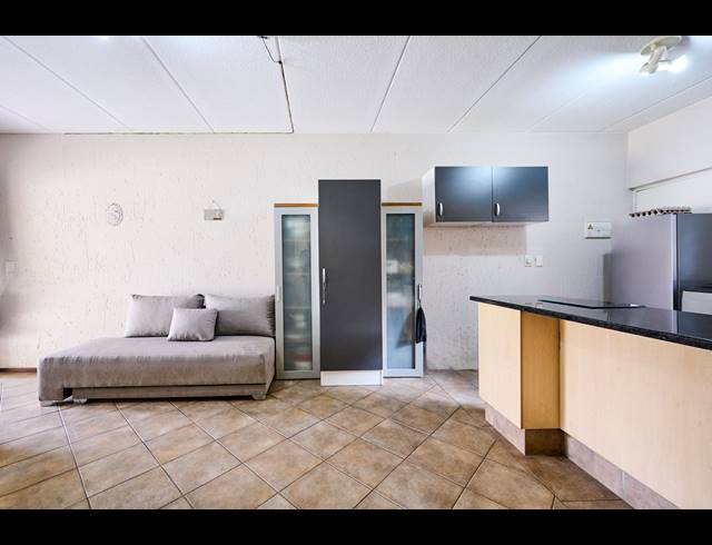 2 BEDROOM APARTMENT TO LET IN SUNNINGHILL